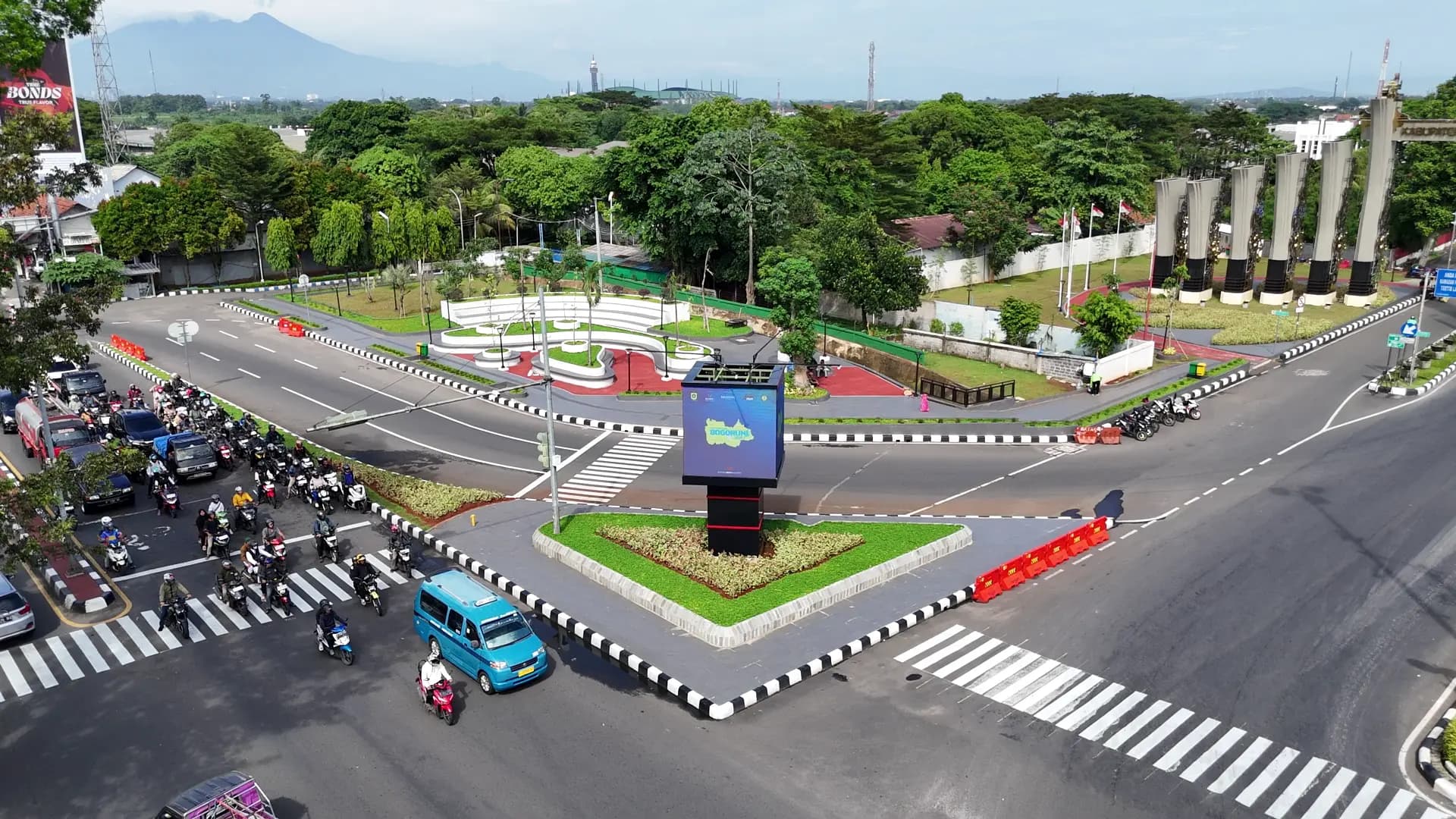 Videotron di kawasan bundaran taman kota